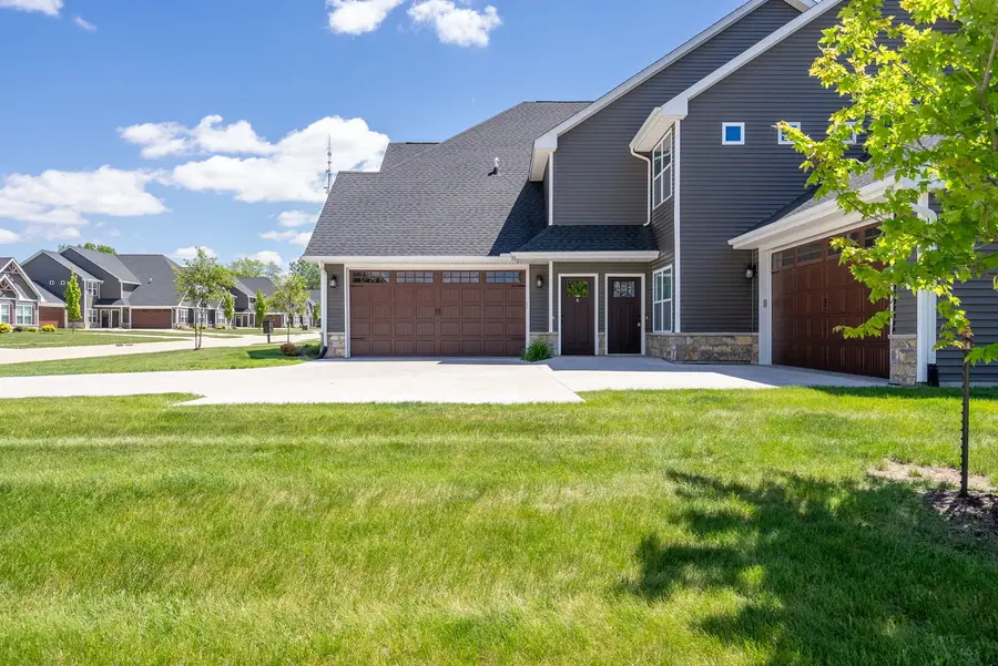 2939 Shanes Way, Bettendorf, IA 52722 - #3