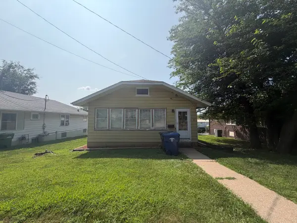 1513 South Bluff Boulevard, Clinton, IA 52732