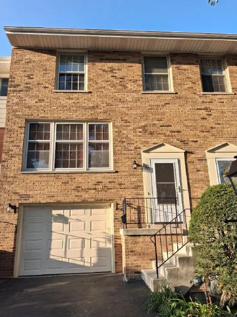8805 44th Place, Brookfield, IL 60513