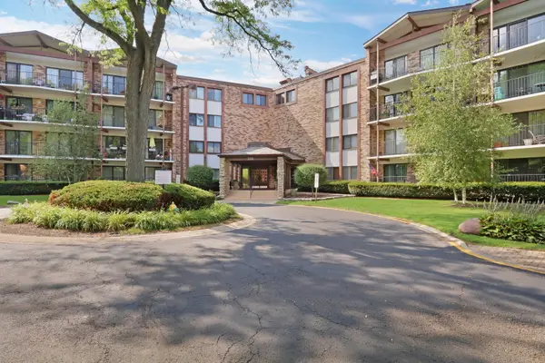 250 W Parliament Place #219, Mount Prospect, IL 60056
