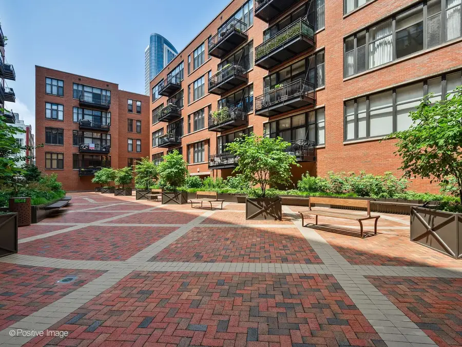 Address Withheld By Seller, Chicago, IL 60654 - #2