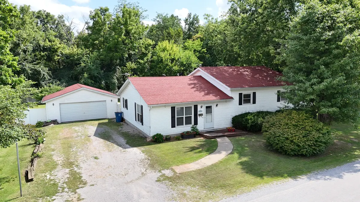 204 W Parrish Avenue, Benton, IL 62812 - #1