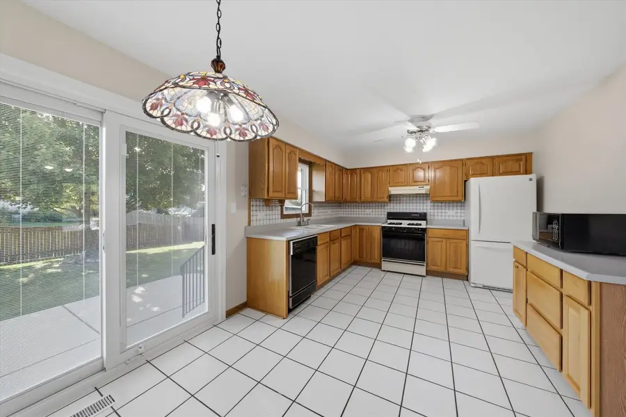 10S221 Suffield Drive, Downers Grove, IL 60516 - #2