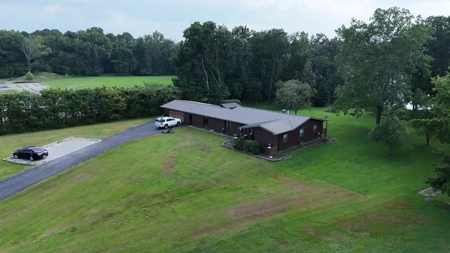 8 Lakedale Drive, Salem, IL 62881 - #2