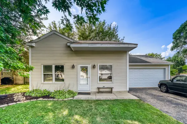 800 Newport Drive, Island Lake, IL 60042