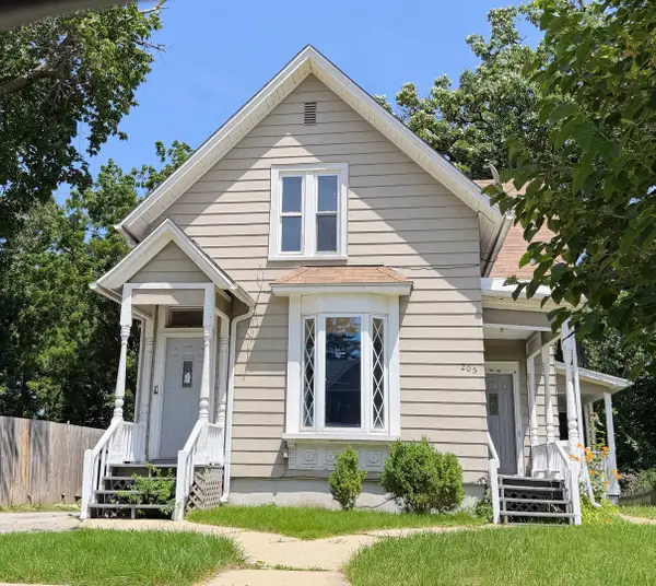 205 Perry Street, Elgin, IL 60123