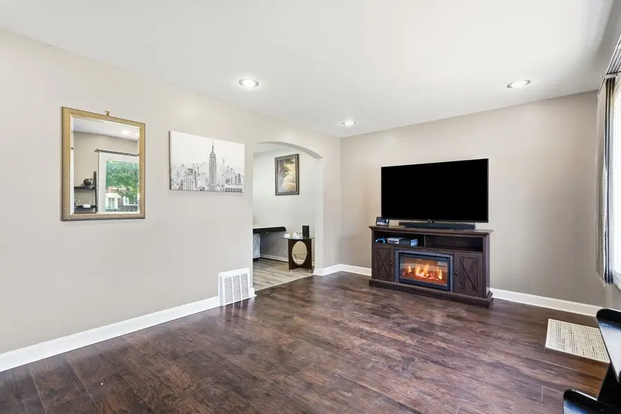 9631 S Jeffery Avenue, Chicago, IL 60617 - #3