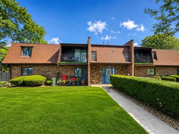 10640 S Brooklodge Lane #2B, Palos Hills, IL 60465