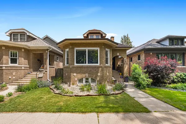 6141 N Maplewood Avenue, Chicago, IL 60659