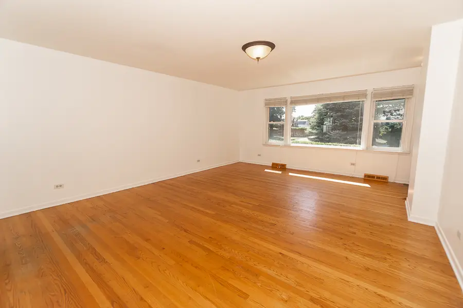 1185 Seymour Avenue, Des Plaines, IL 60016 - #3