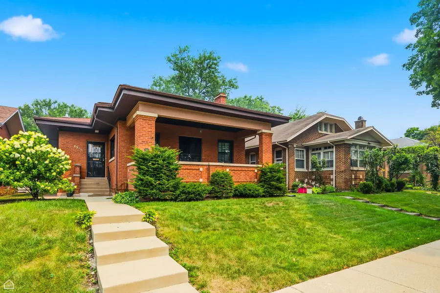 7325 S Euclid Avenue, Chicago, IL 60649 - #2