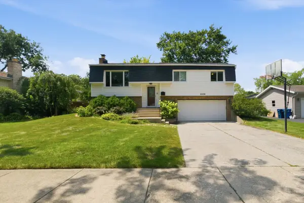 2206 Kingston Drive, Wheaton, IL 60187