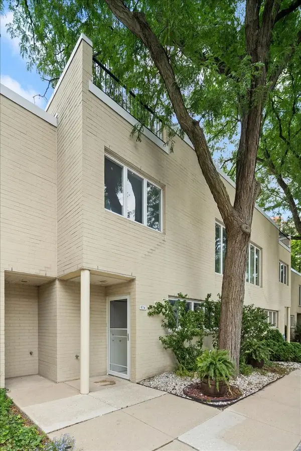 974 S Park Terrace, Chicago, IL 60605