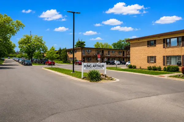 39 King Arthur Court #15, Northlake, IL 60164
