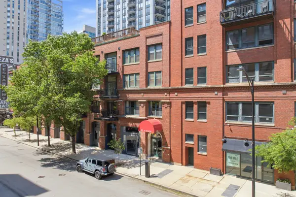 420 W Ontario Street #304, Chicago, IL 60654