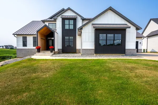 5492 Tucker Trail, Bettendorf, IA 52722