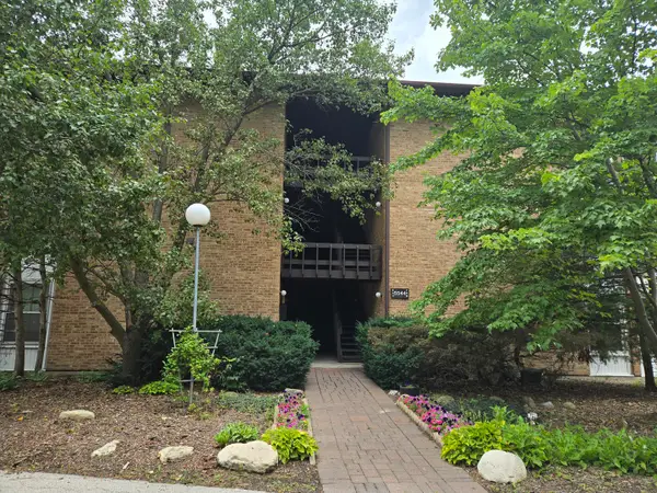 5544 E Lake Drive #76-D, Lisle, IL 60532