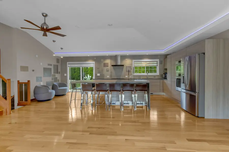 17W544 Sutton Place, Darien, IL 60561 - #2