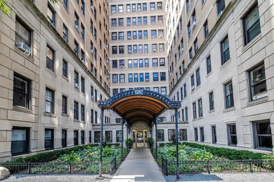 3520 N Lake Shore Drive #3K, Chicago, IL 60657 - #2