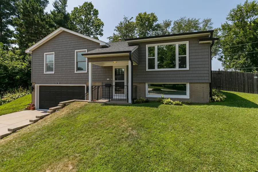 101 24th Avenue Court, Moline, IL 61265 - #2