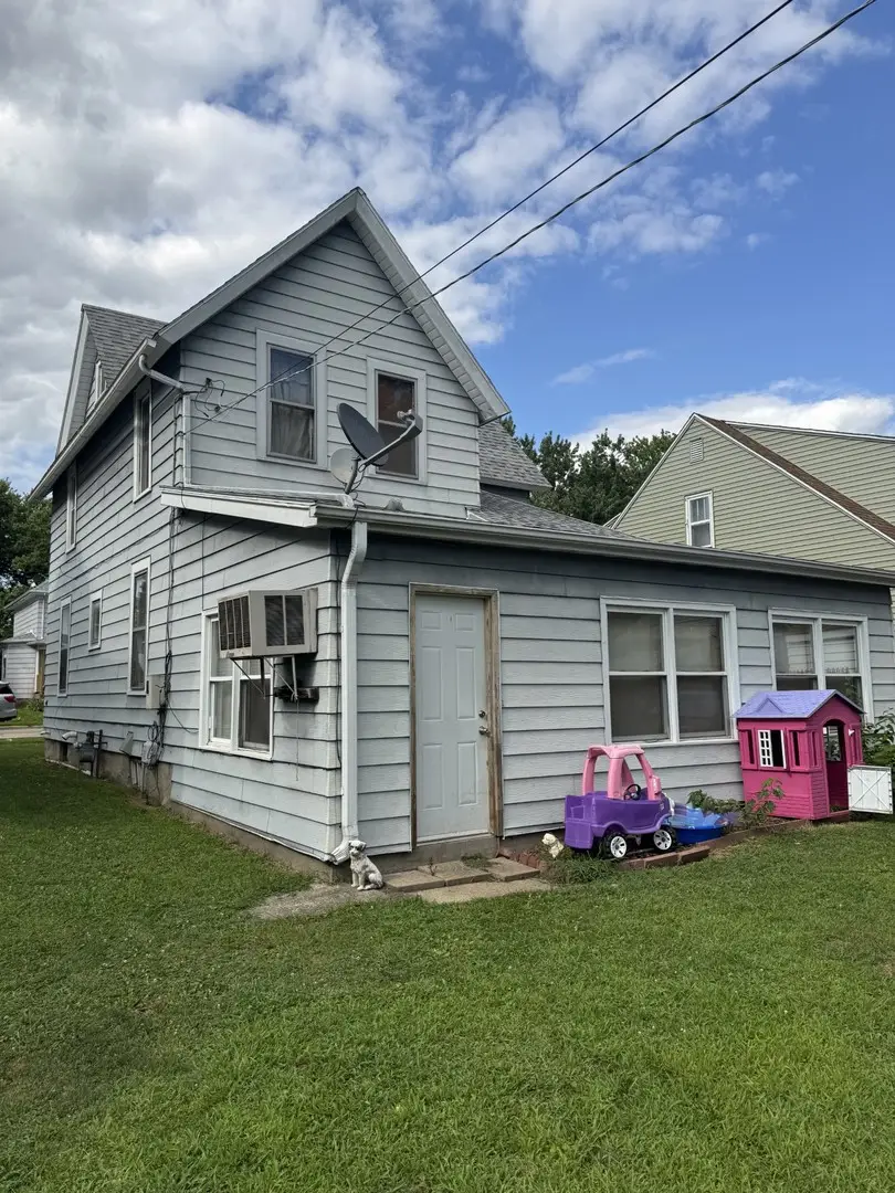 407 W 6th Street, Sterling, IL 61081 - #3