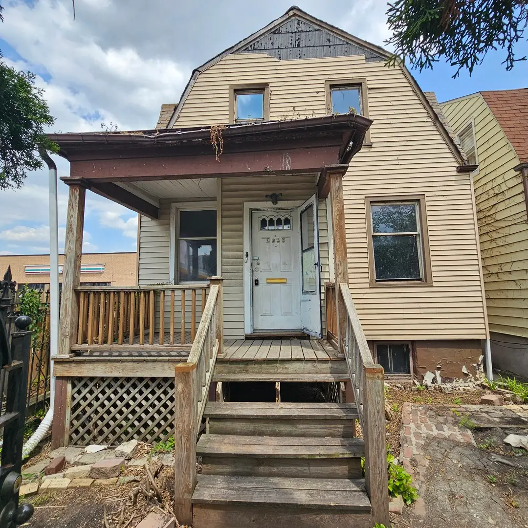 3950 W Montrose Avenue, Chicago, IL 60618 - #1