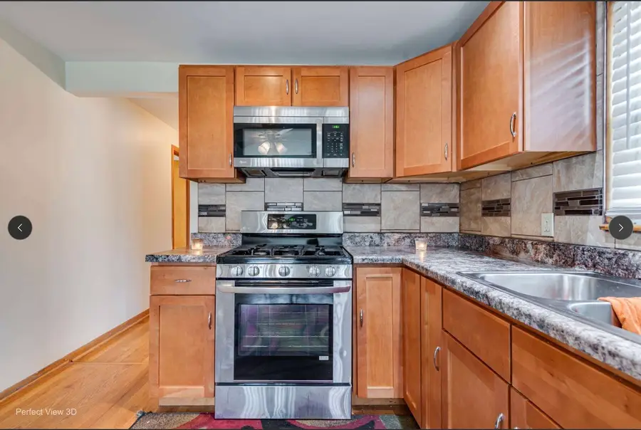 8240 S Woodlawn Avenue, Chicago, IL 60619 - #2