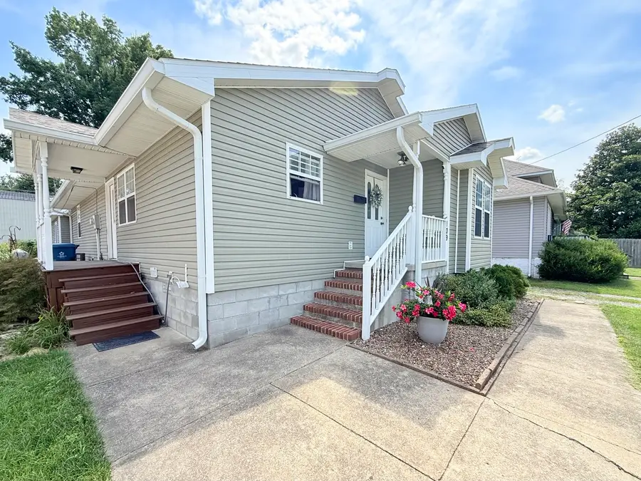 109 W College Street, Harrisburg, IL 62946 - #2
