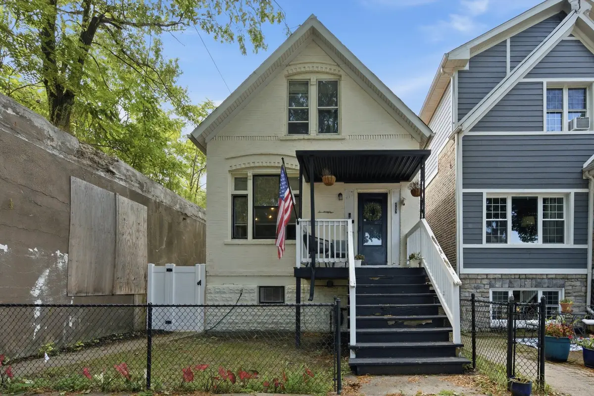 437 W 44th Place, Chicago, IL 60609 - #1