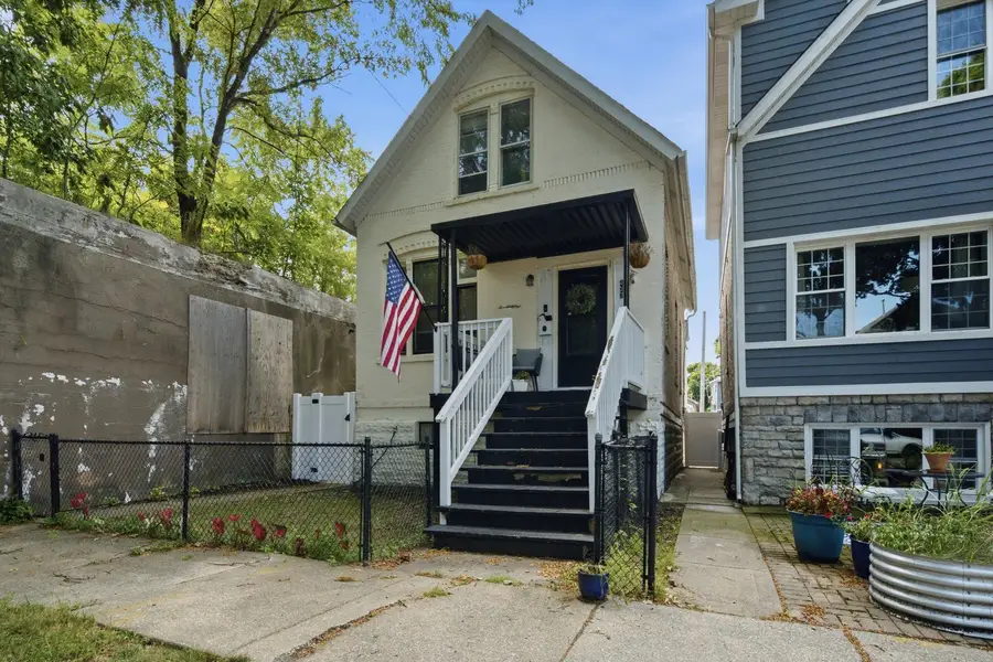 437 W 44th Place, Chicago, IL 60609 - #3