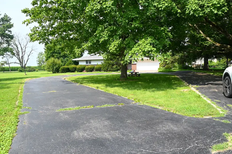 621 S Oakwood Street, Oakwood, IL 61858 - #2