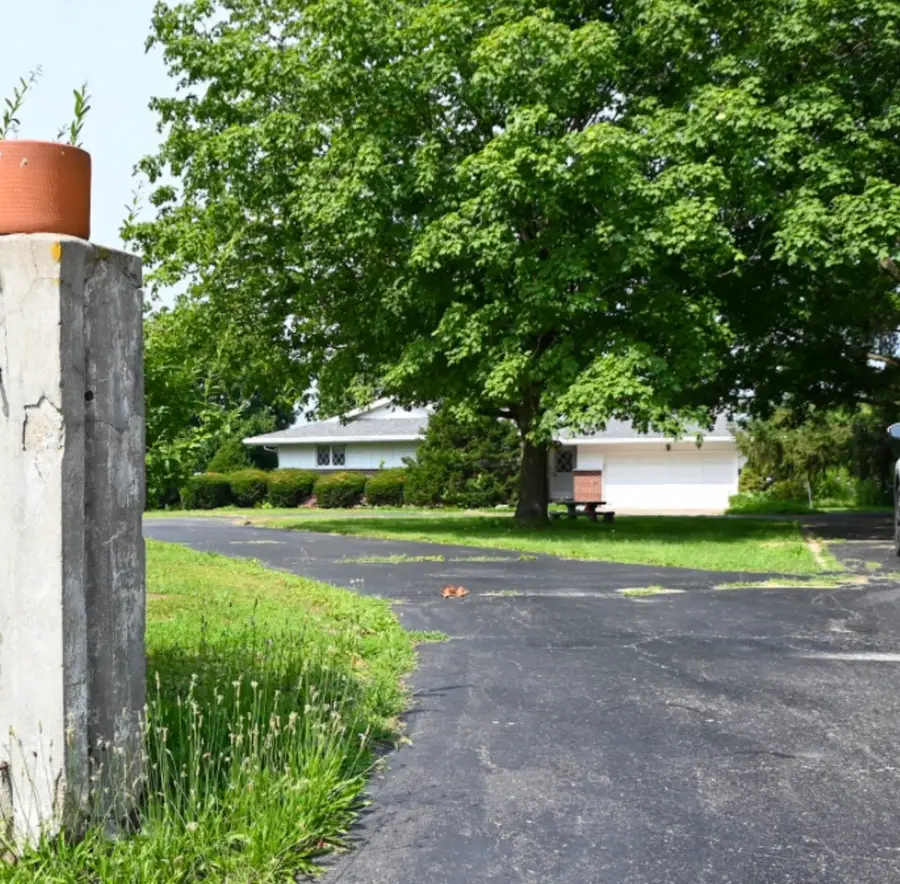 621 S Oakwood Street, Oakwood, IL 61858 - #3