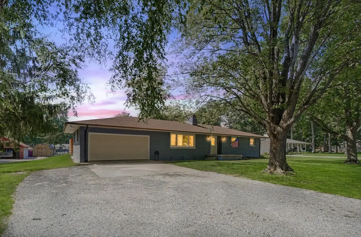 607 W Main Street, Mahomet, IL 61853 - #1