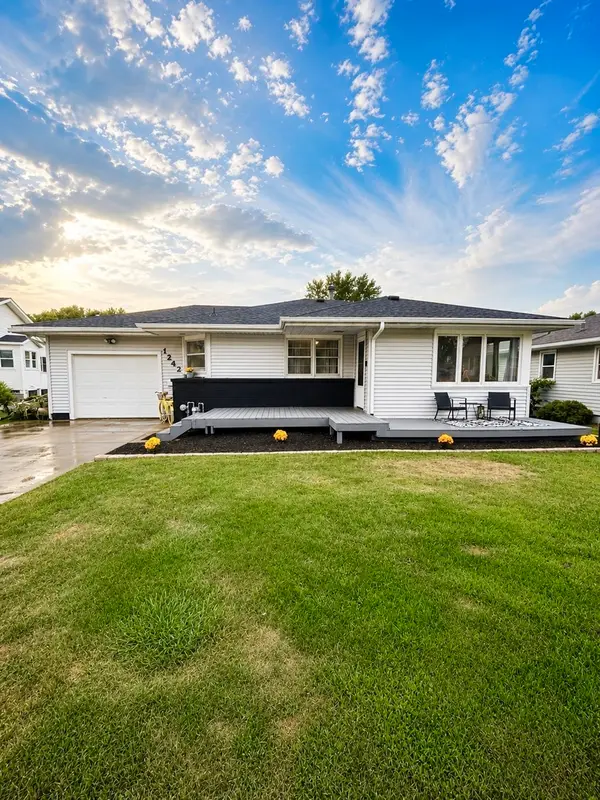 1242 8th Avenue, Clinton, IA 52732