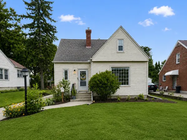 325 Oak Knolls Avenue, Rockford, IL 61107