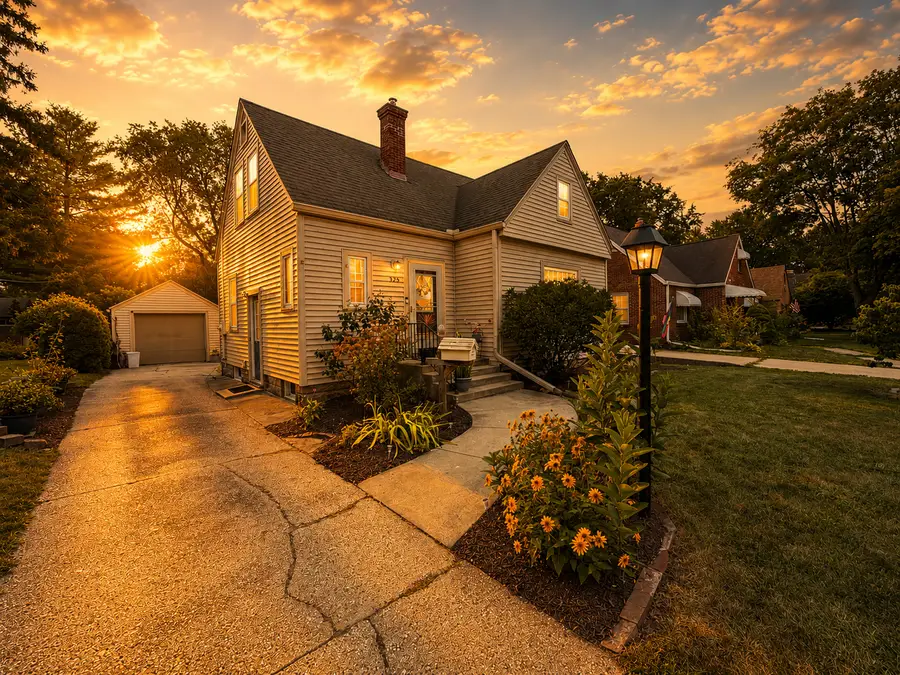 325 Oak Knolls Avenue, Rockford, IL 61107 - #3