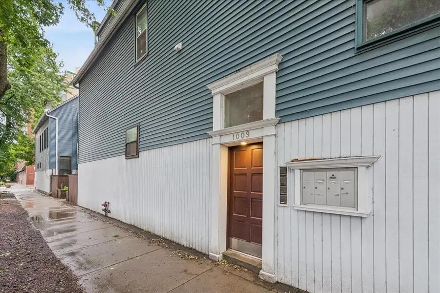 1009 W Wolfram Street #1E, Chicago, IL 60657 - #2