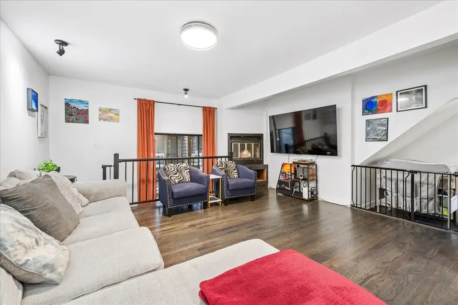 1009 W Wolfram Street #1E, Chicago, IL 60657 - #3
