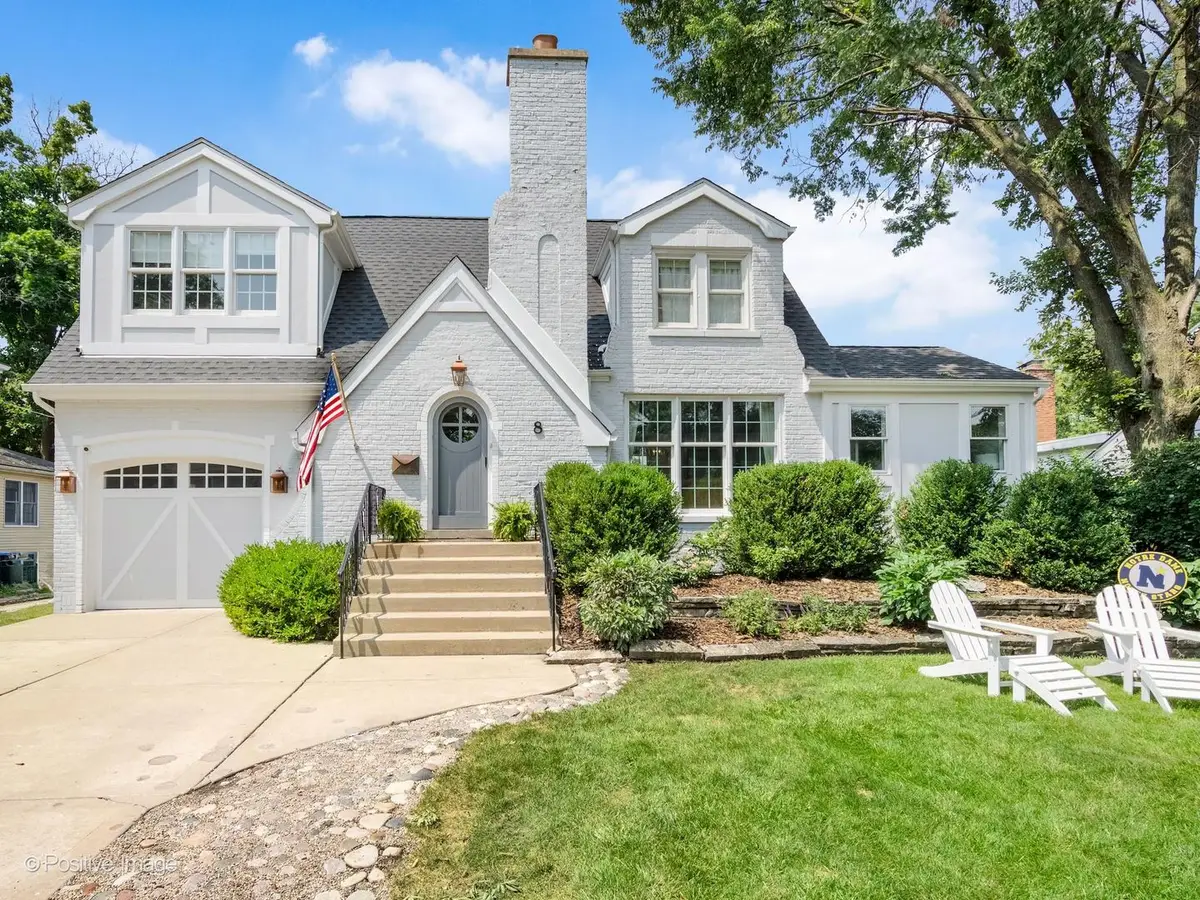 8 Mohawk Drive, Clarendon Hills, IL 60514 - #1
