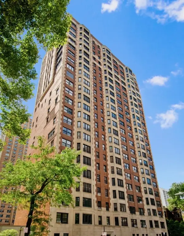 421 W Melrose Street #21AD, Chicago, IL 60657