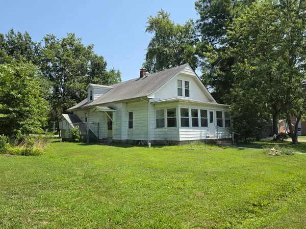 1204 N Dawley Street, Salem, IL 62881