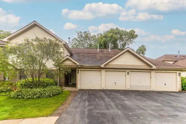 823 E Coach Road #6, Palatine, IL 60074