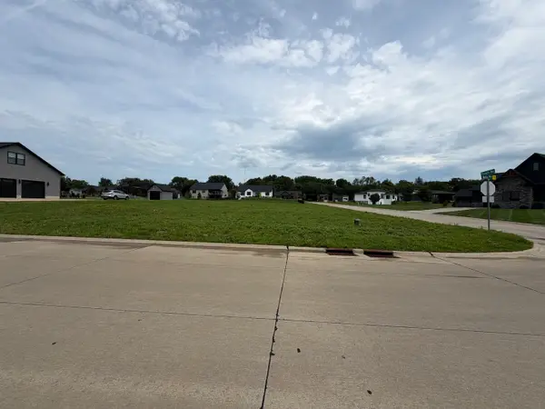 Lot 9 Woods Estates Of Riverdale, Riverdale, IA 52722