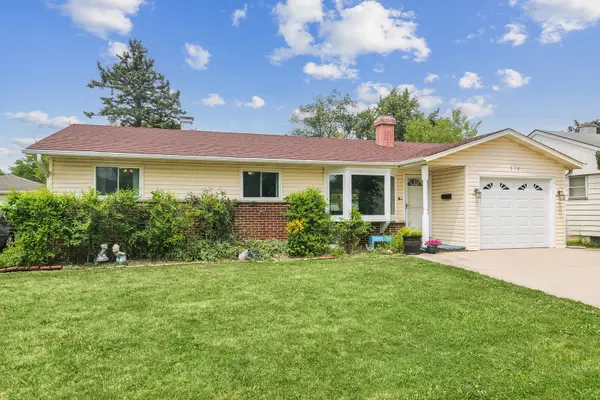 712 Saint Marys Parkway, Buffalo Grove, IL 60089