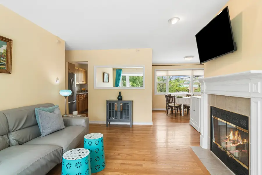712 Saint Marys Parkway, Buffalo Grove, IL 60089 - #2