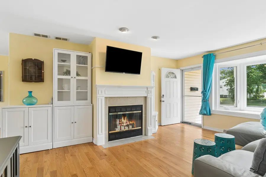 712 Saint Marys Parkway, Buffalo Grove, IL 60089 - #3