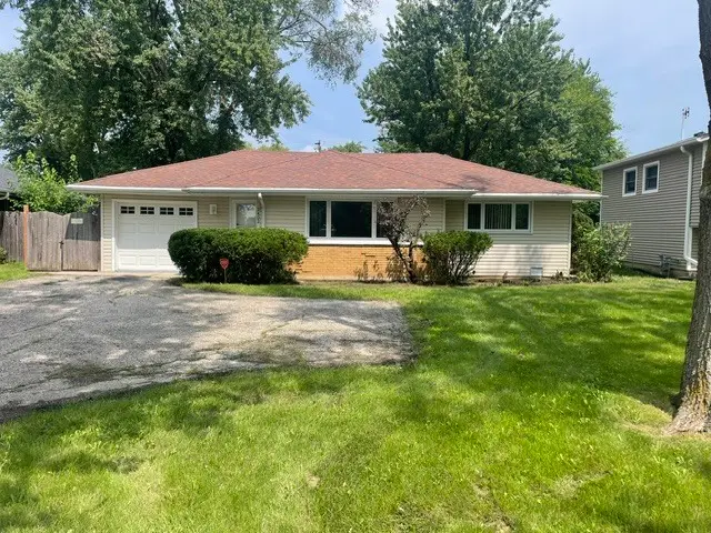 2402 E Grand Avenue, Lindenhurst, IL 60046 - #1