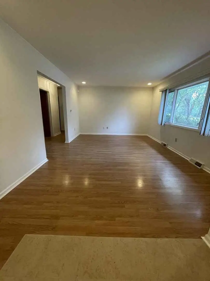 2402 E Grand Avenue, Lindenhurst, IL 60046 - #3