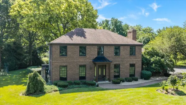 40W170 Deer Run Drive, St. Charles, IL 60175