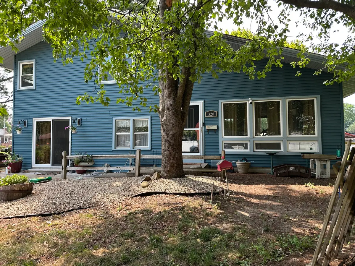 320 E Lincoln Avenue, Watseka, IL 60970 - #1